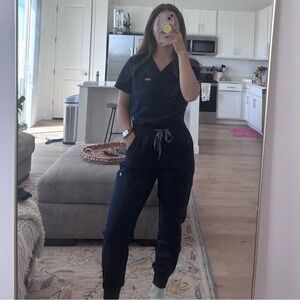 FIGS “navy” uman jogger set